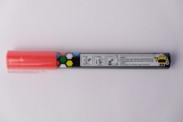 Маркер для метки пчелиных маток, на водной основе Queen QB08  (аналог UNI Posca) 1,8-2,5 мм, красный