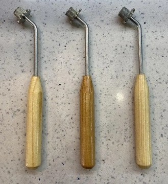 Каток для наващивания рамок со шпорой, деревянная ручка